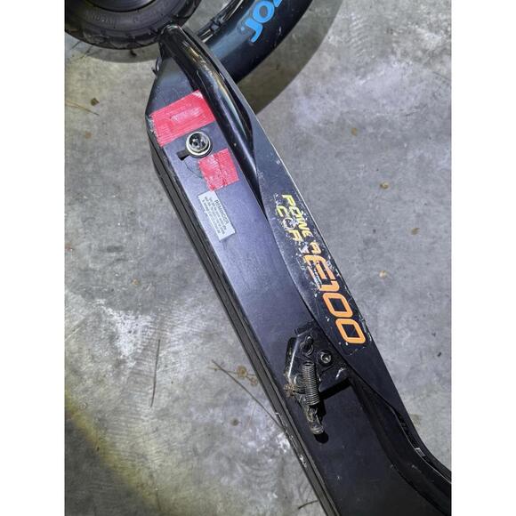 2x Razor Power Core E100 Electric Scooters – As-Is / Untested - Picture 6 of 7